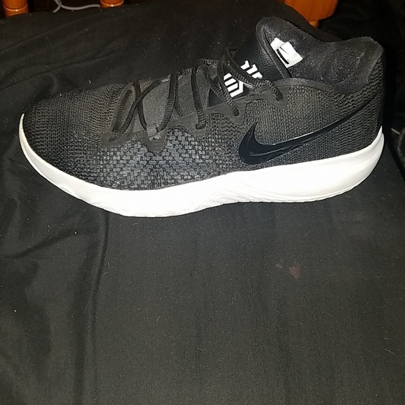 Nike Other - Nike Kyrie Flytrap